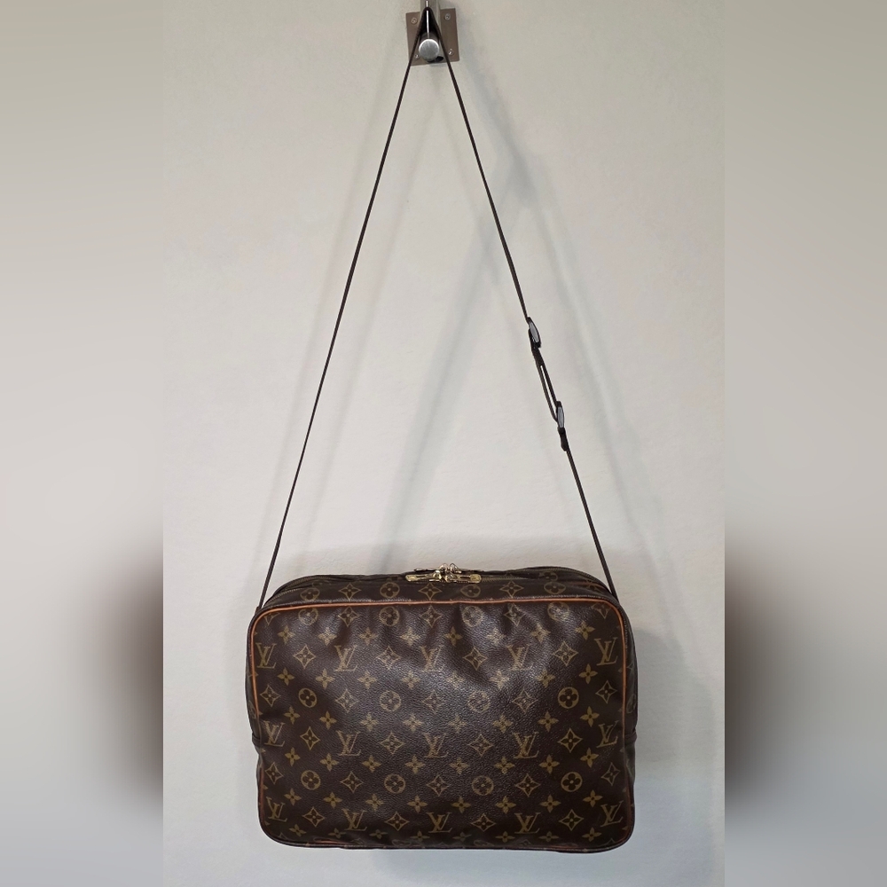 Louis Vuitton Sac Reporter GM in Monogram Canvas with Adjustable Strap - Picture 16 of 16
